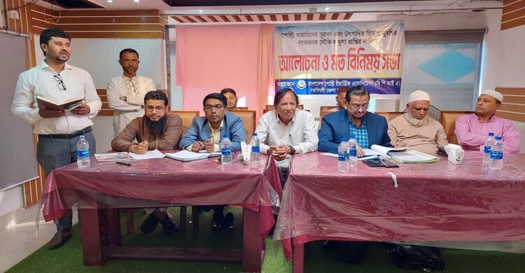 নরসিংদীতে পোল্ট্রি খামারীদের মতবিনিময়, যৌক্তিক মূল্য প্রাপ্তির দাবি